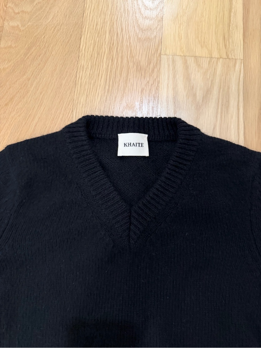 KHAITE Black Cashmere Super Thick V-Neck Knit Sweater- Rare - size XS - NWOT